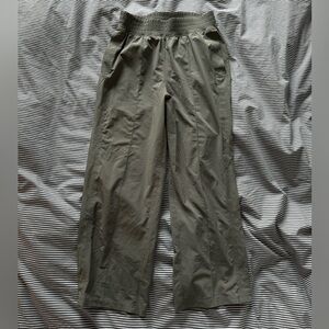 Lululemon flowy green pants